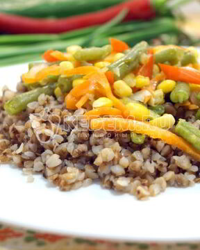 Гречка с овощами и фасолью
