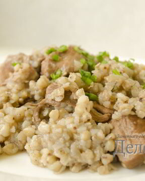 Гречка с тушеной свининой