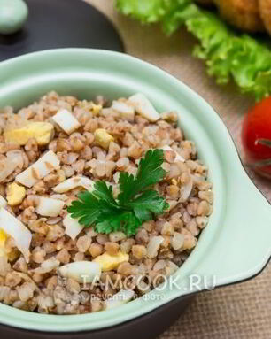 Гречневая каша с белыми грибами и яйцами