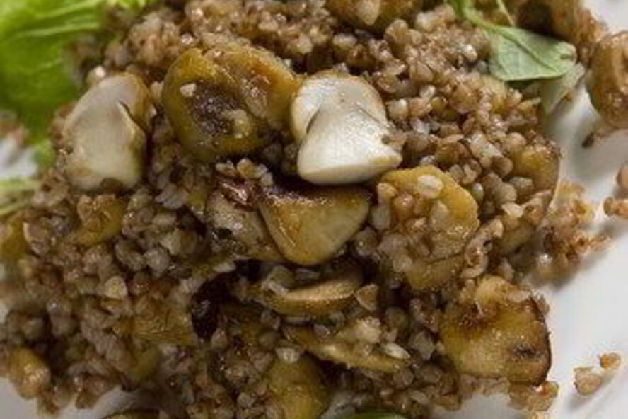 Рецепт гречневой каши с грибами и луком