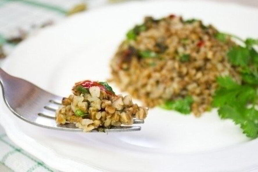 Рецепт гречневой каши со шпинатом и перцем чили