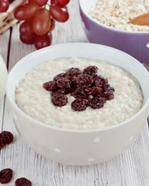 Овсяная каша с изюмом