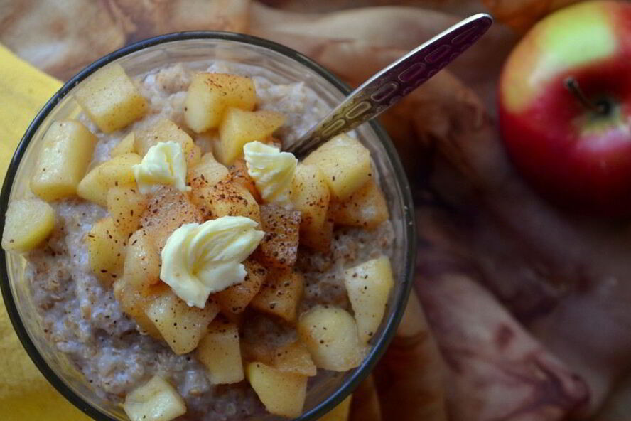Рецепт пшеничной каши с томлеными яблоками