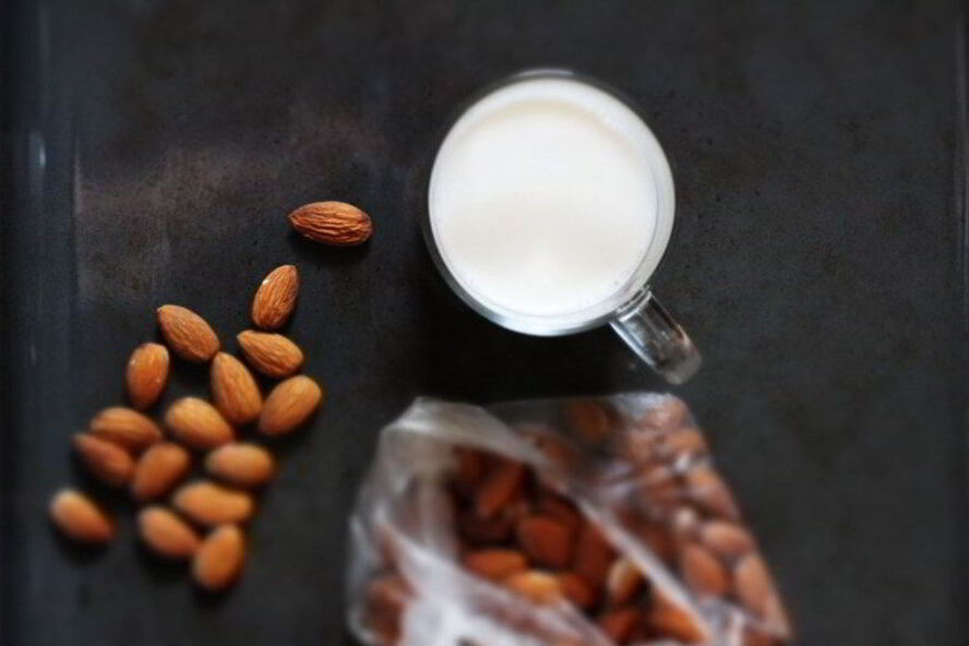 Рецепт быстрого миндального молока