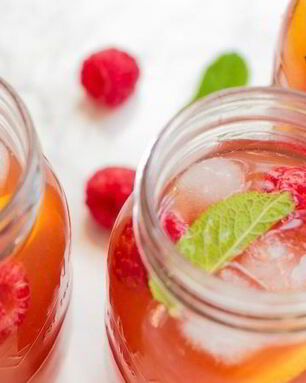 Чай с малиной и мелиссой