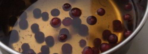 клюквенный чай на травяном настое. Шаг 2