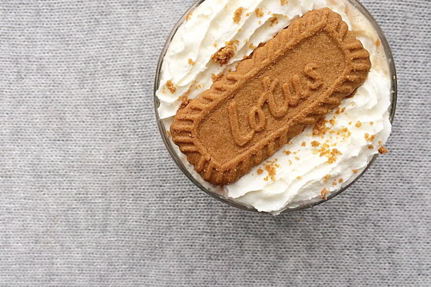 Рецепт кофе латте с пряничной пастой biscoff