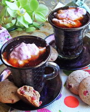 Кофе с малиновыми сливками