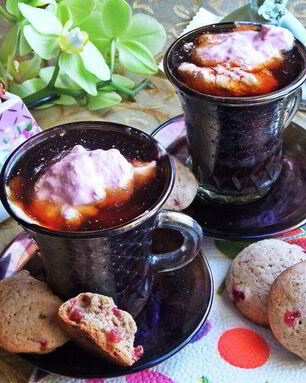 Кофе с малиновыми сливками