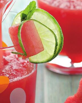 Коктейль из арбуза и лайма