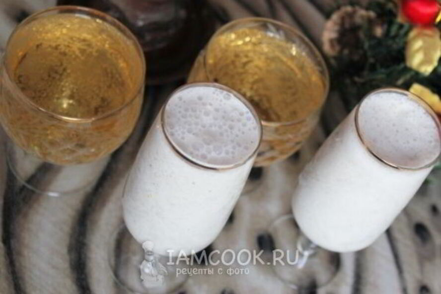 Рецепт коктейля из шампанского с мороженым и ананасом