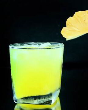 Коктейль с манго и ананасом