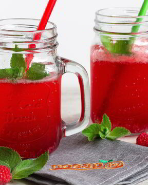 Коктейль с шампанским и малиной