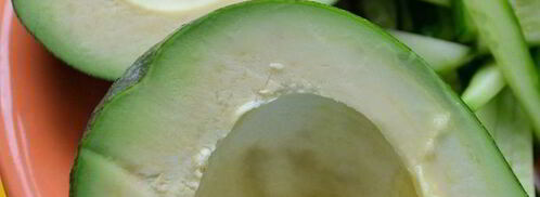 коктейль свекольно-томатный с сельдереем, базиликом и авокадо. Шаг 4