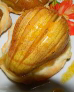 Корзинки с грушами и апельсиновым сиропом