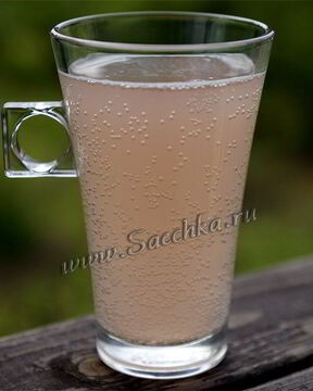 Квас из ревеня