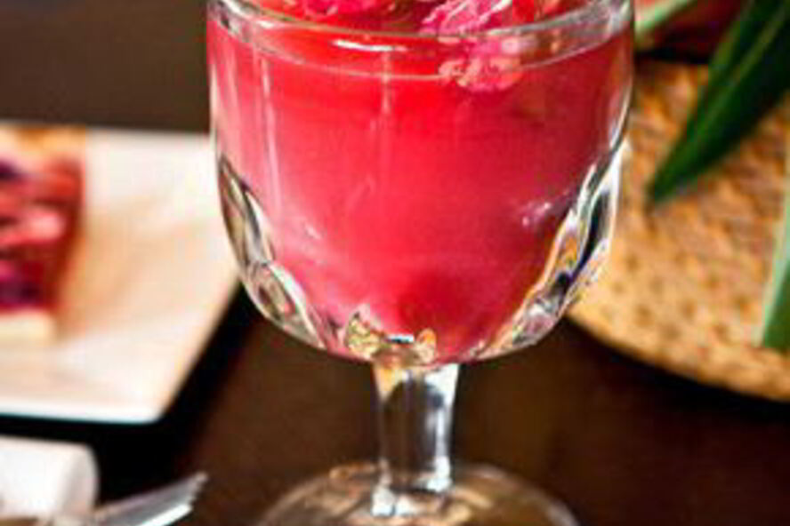 Рецепт пунша с лепестками роз