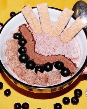 Малиновый смузи-боул