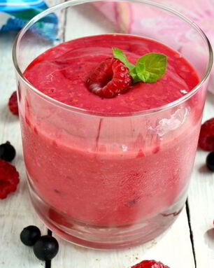Малиновый смузи с мороженым