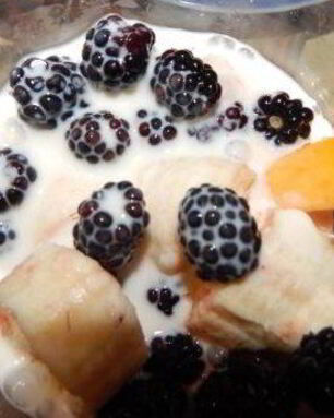 Персиково-ежевичный смузи