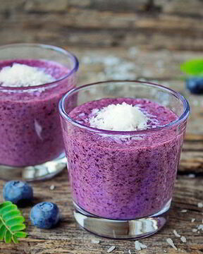 Рисовый смузи с черникой и кокосовыми сливками