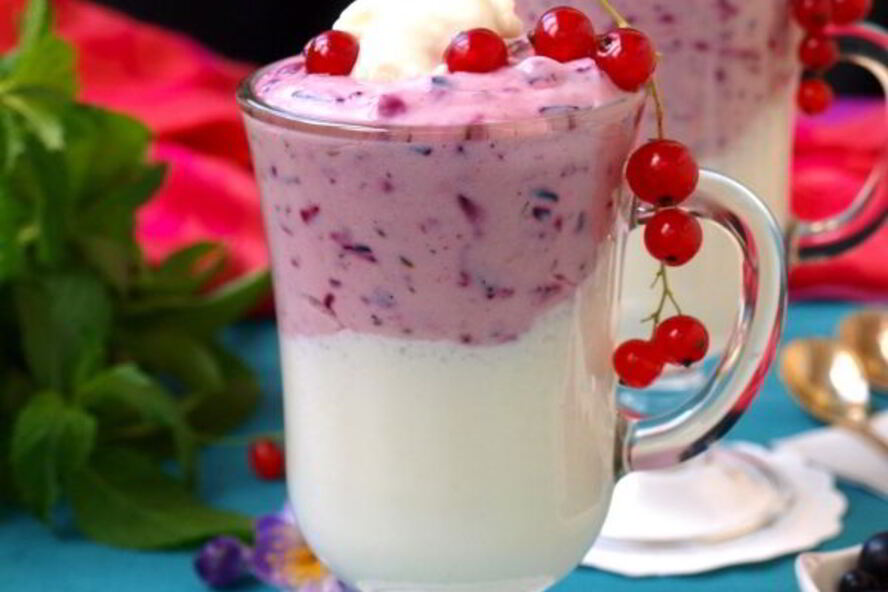 Рецепт смузей с творогом и черной смородиной