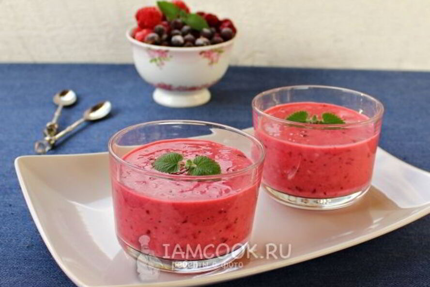 Рецепт смузей с ягодами, имбирем и овсянкой