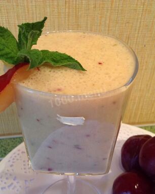 Смузи со сливами и бананом Сладкая парочка