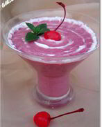 Вишневый смузи с йогуртом и овсяными хлопьями