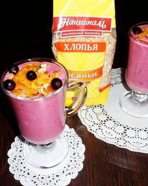 Ягодный смузи с овсяными хлопьями