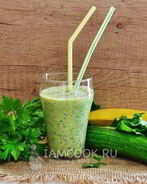 Зеленый коктейль на греческом йогурте