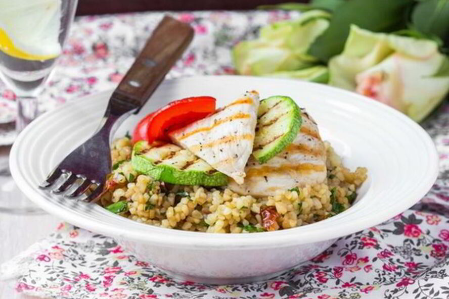 Рецепт салата с кускусом и курицей по-гречески