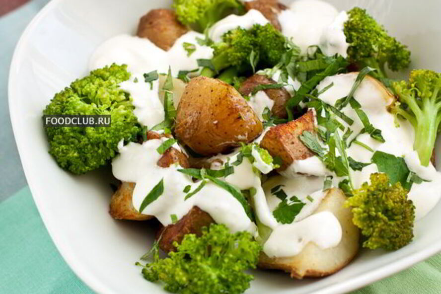 Рецепт картофельного салата с брокколи, мелиссой и тархуном