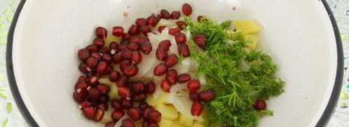 картофельный салат с гранатом и грецкими орехами. Шаг 2