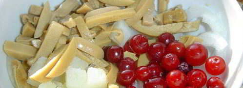 картофельный салат с грибами и клюквой. Шаг 4