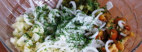 картофельный салат с грибами и маринованным луком. Шаг 3