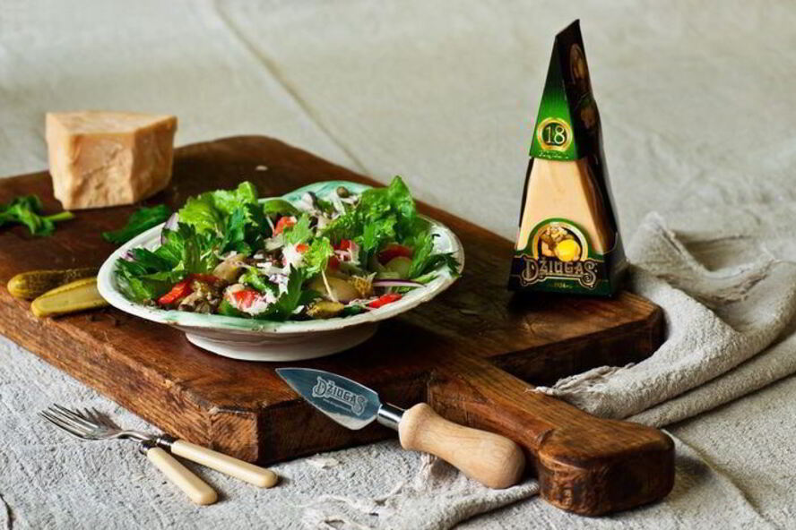 Рецепт картофельного салата с лососем и сыром джюгас