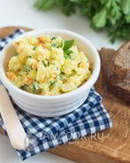 Картофельный салат с морковью и горошком