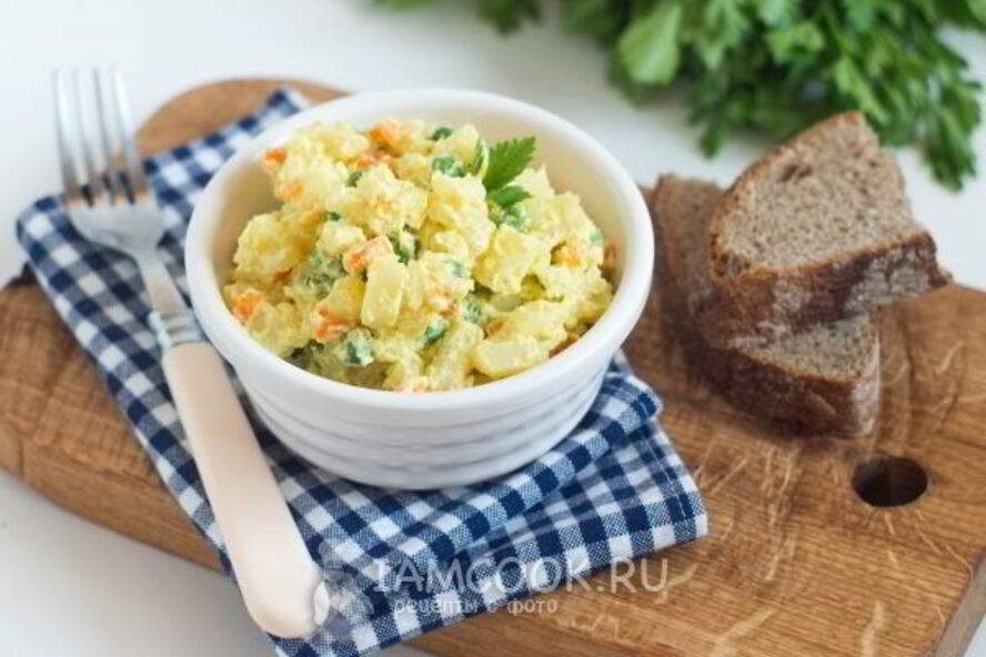 Рецепт картофельного салата с морковью и горошком
