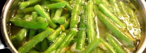 картофельный салат с зеленой фасолью и томатами. Шаг 2