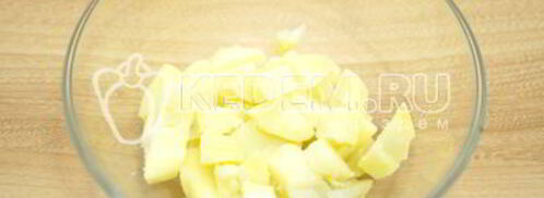 картофельный салат с зеленым горошком. Шаг 3