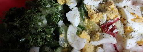 картофельный салат с жареным луком и свежими овощами. Шаг 4