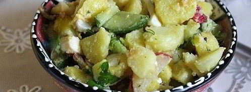 картофельный салат с жареным луком и свежими овощами. Шаг 7