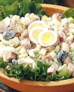 Праздничный картофельный салат с ветчиной