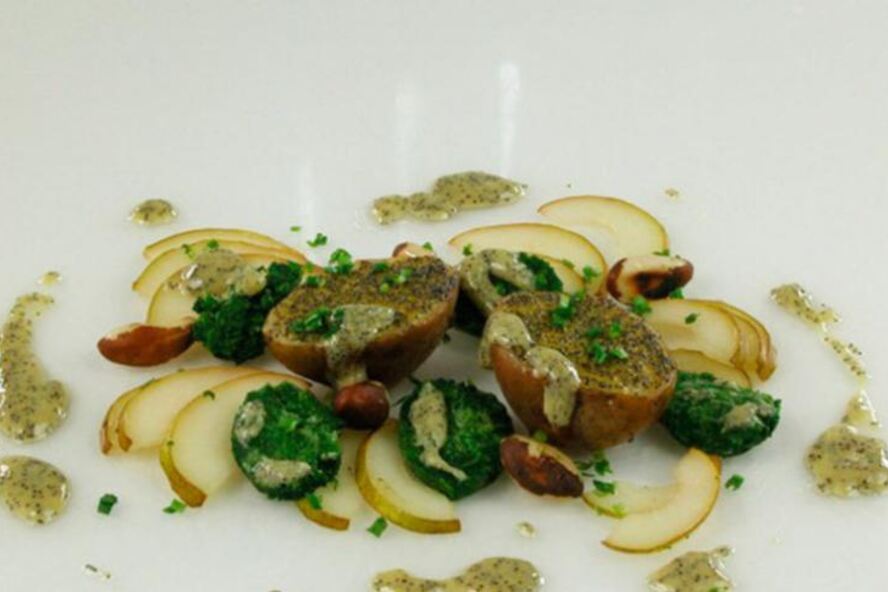 Рецепт салата из картофеля, груш и орехов пекан