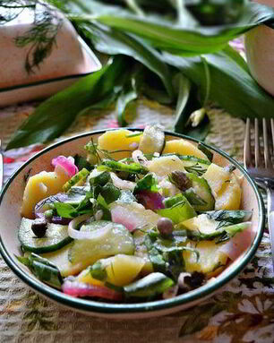 Салат из картофеля и черемши