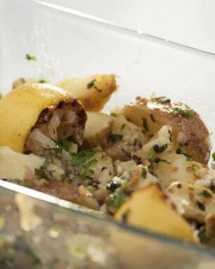 Салат из картофеля с печеными лимонами