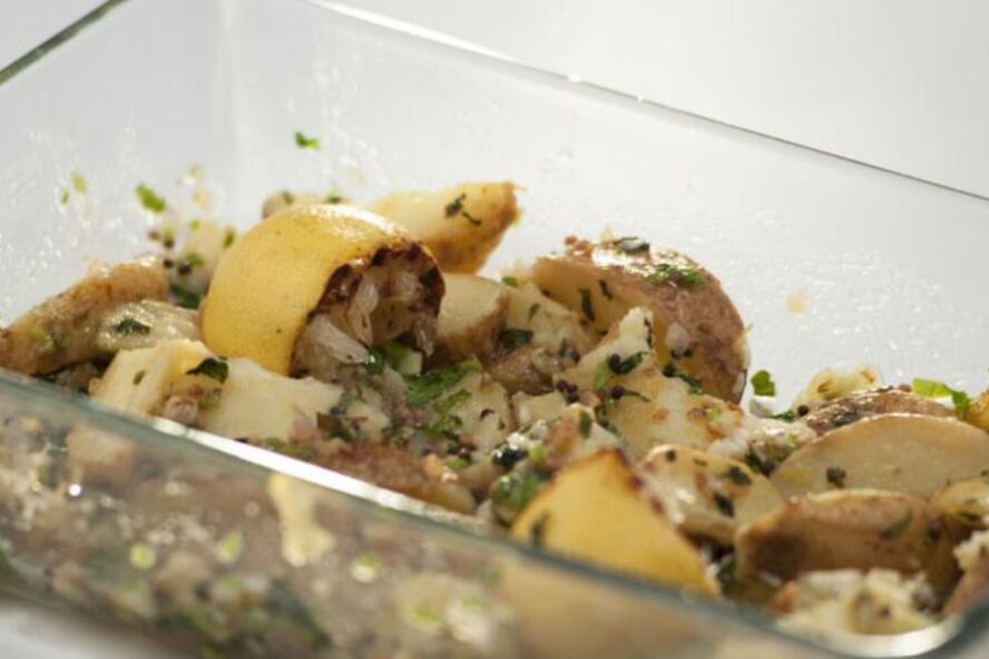 Рецепт салата из картофеля с печеными лимонами