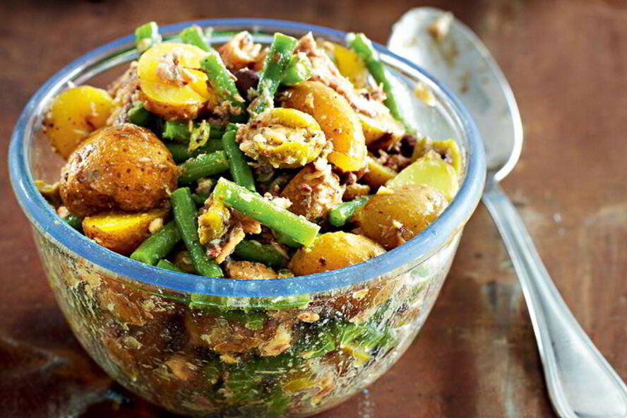 Рецепт салата из молодого картофеля с сардинами