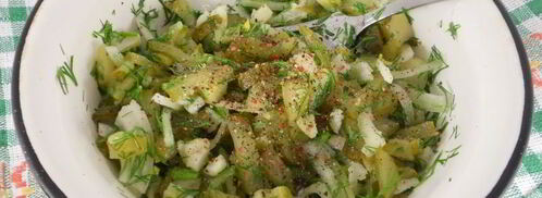 салат с картофелем и маринованными огурцами. Шаг 3